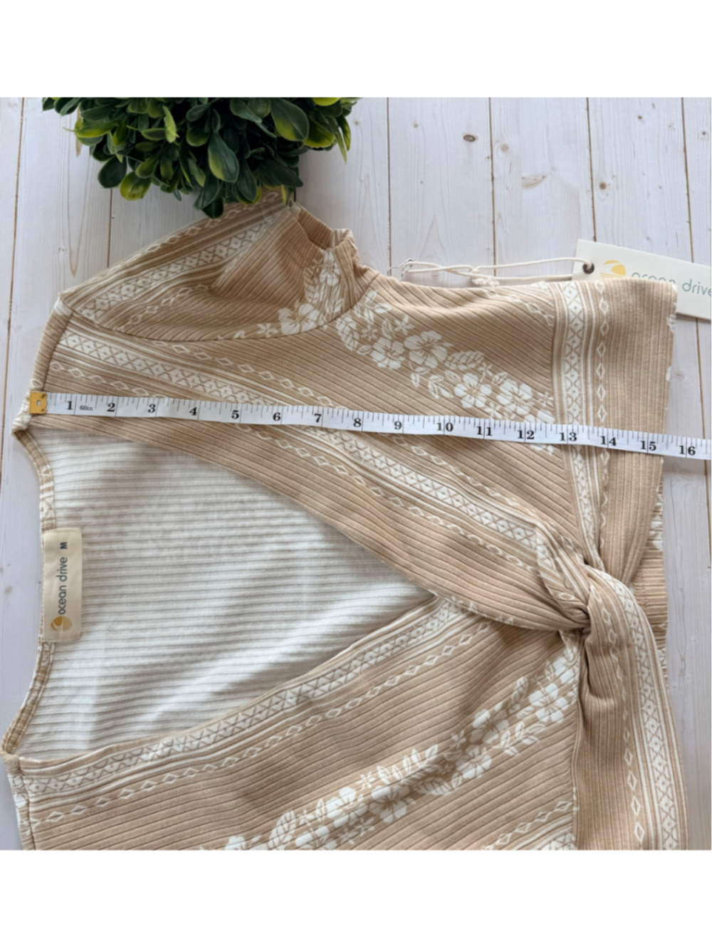 Ocean Drive High Tide Hibiscus Rib Knit Twist Front Tee in Sand Dune Size M NWT - Picture 9 of 9